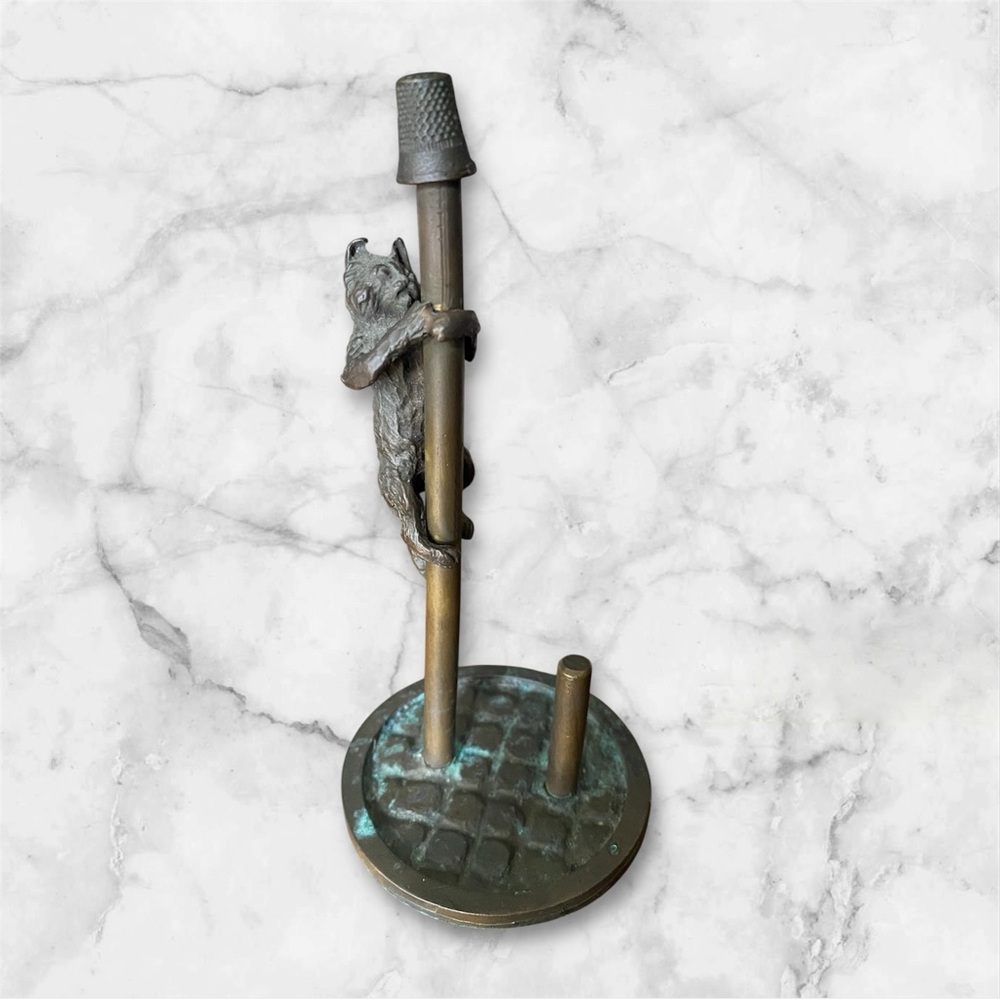 Bronze Cat Climbing Thimble Holder